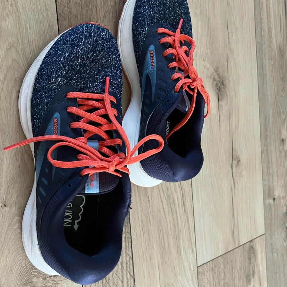 Women’s Brooks Athletic Shoes Sneakers Size 7.5 - Picture 3 of 9